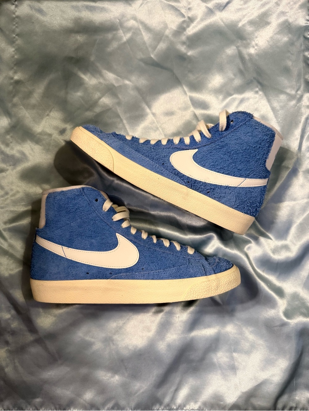 Nike Blazer Mid '77 Premium sneakers in the "University Blue"